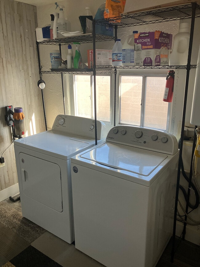 Building Photo - 912 7th St NW