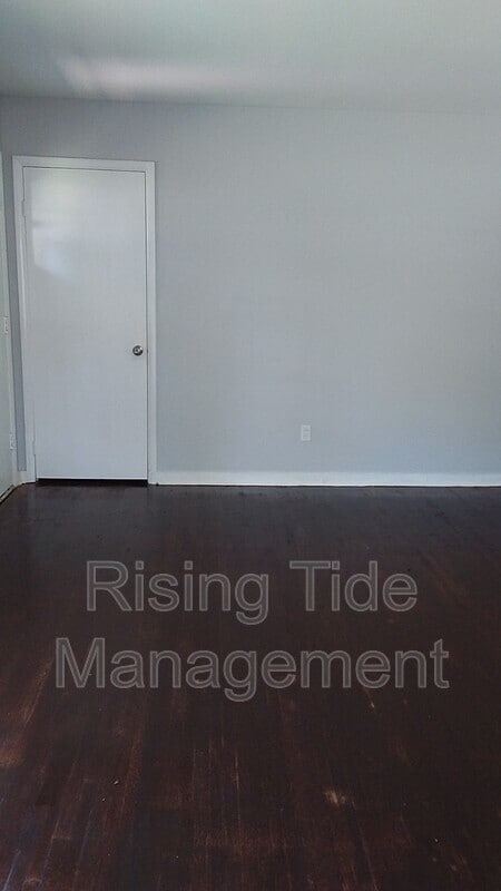 Building Photo - 825 Sherwood Forest Dr