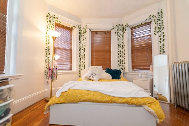 Building Photo - Great Three bed in Packards corner