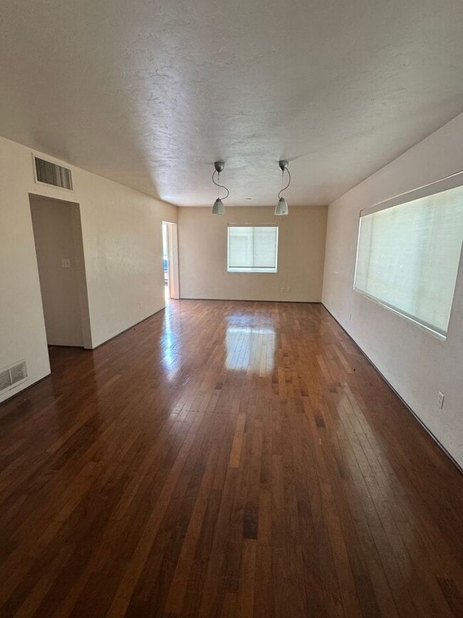 Building Photo - Prime Central Tucson Living: 3BD/2BA with Large Backyard – Mins to U of A & Banner