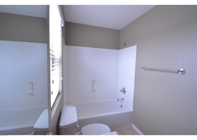 Building Photo - 1421 W Pelican Ct