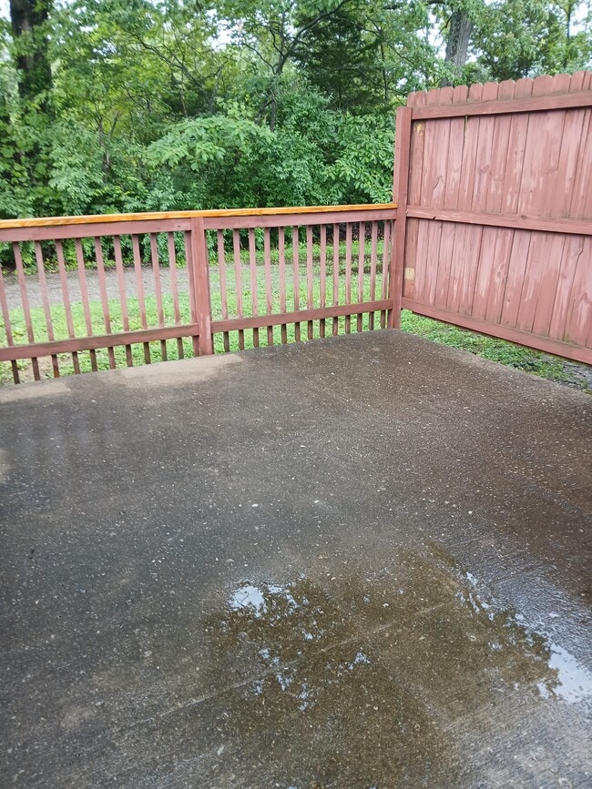 Building Photo - 1100 Briarwood Rd