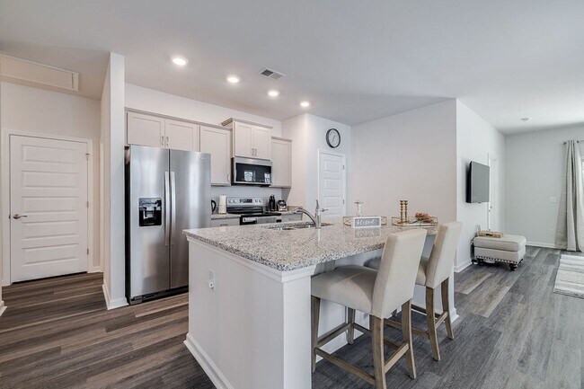 Building Photo - Move-In Ready 3-Bedroom Villa in Gated Savannah Quarters!