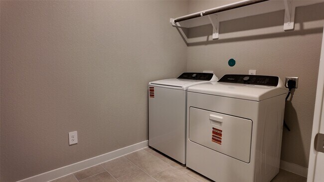 Building Photo - 1629 Hopson Rnch Dr