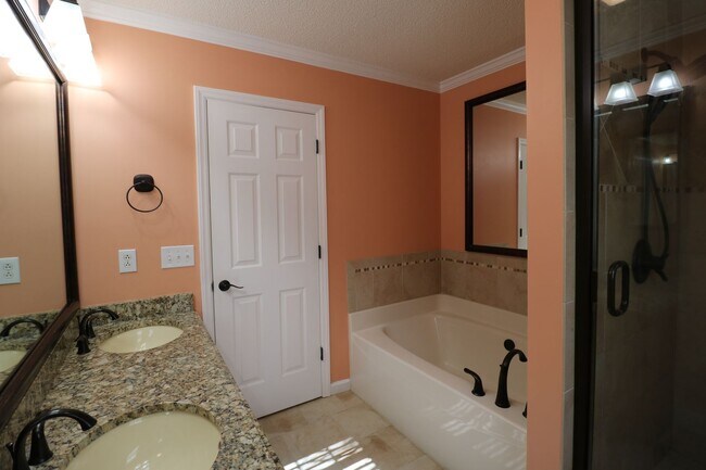 Building Photo - 505 Wallridge Dr