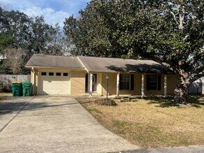 Building Photo - "Charming 4-Bed Oasis with 2 Full Baths in Shalimar!"