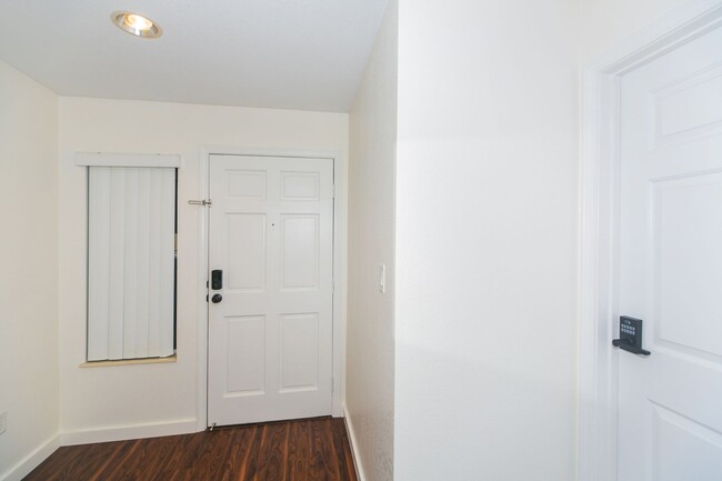 Building Photo - 95-270 Waikalani Dr. #I204