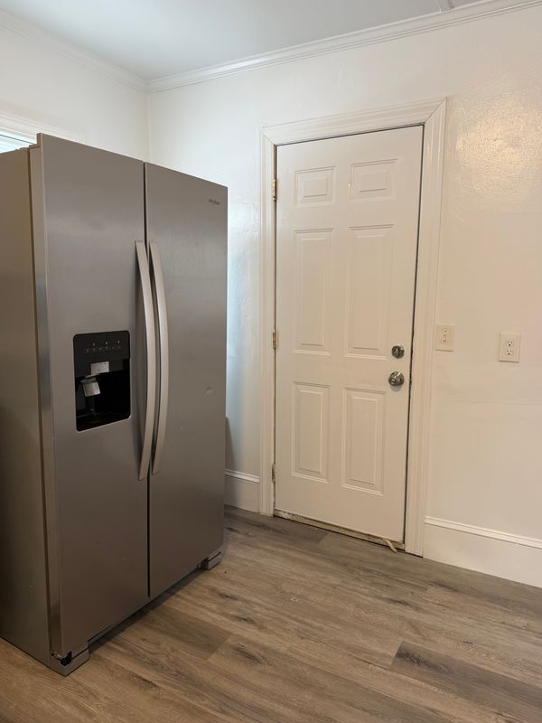 Building Photo - 82 Carpenter St