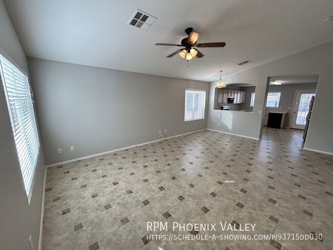 Building Photo - 3 bed/ 2bath Goodyear Home with All new Pa...