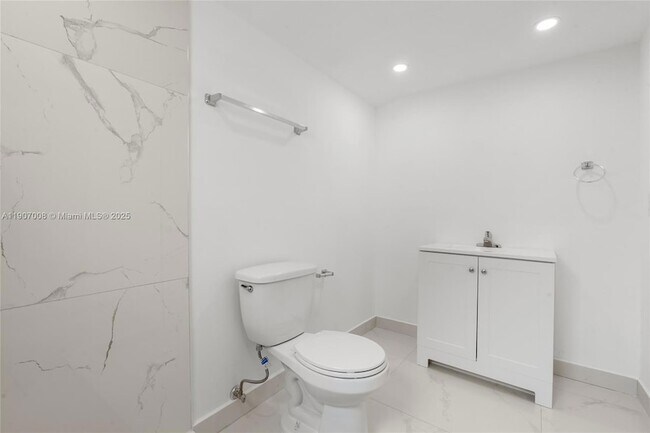 Building Photo - 2385 SW 17th St