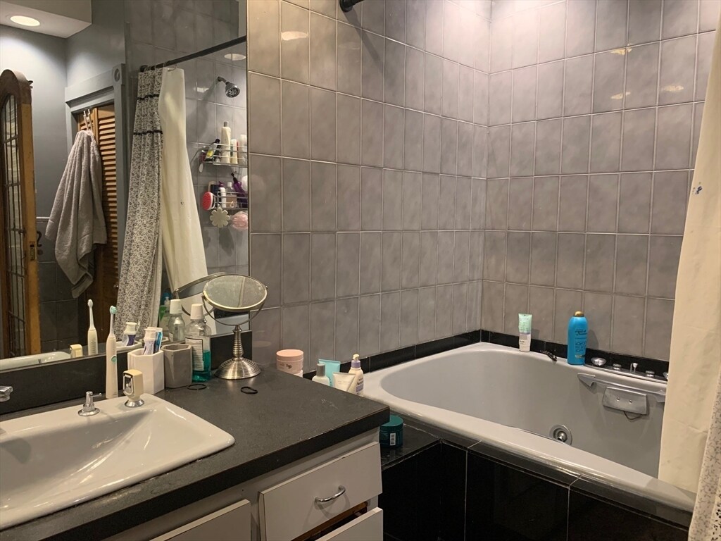 Building Photo - 590 Columbus Ave