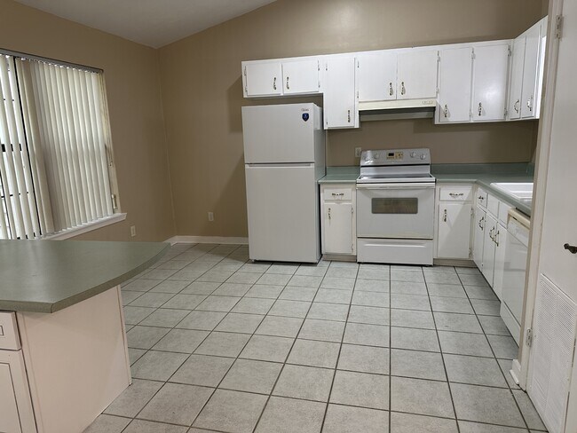 Building Photo - 2400 Talco Hills Dr