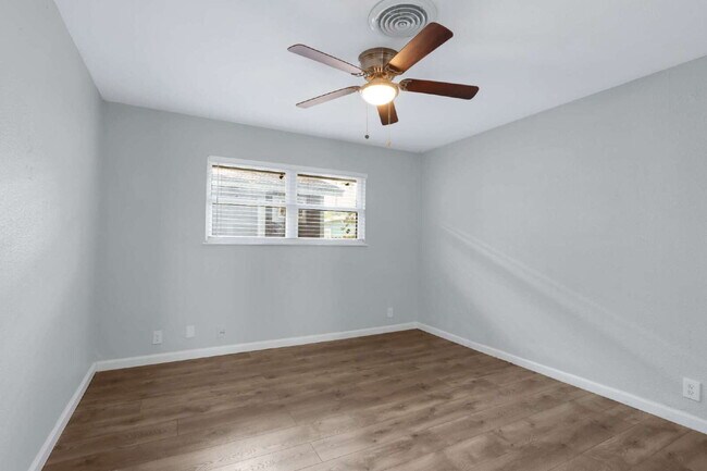 Building Photo - Charming and Spacious 4 Bedroom Home with ...
