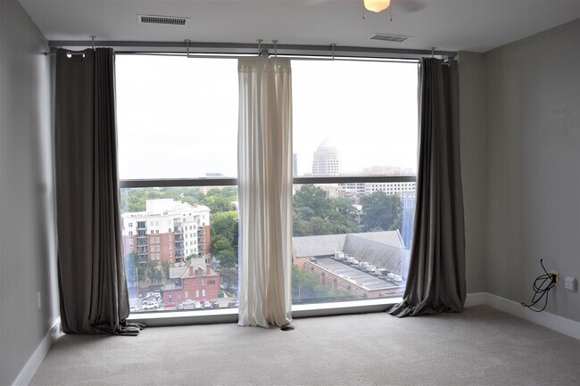 Building Photo - 333 W Trade St