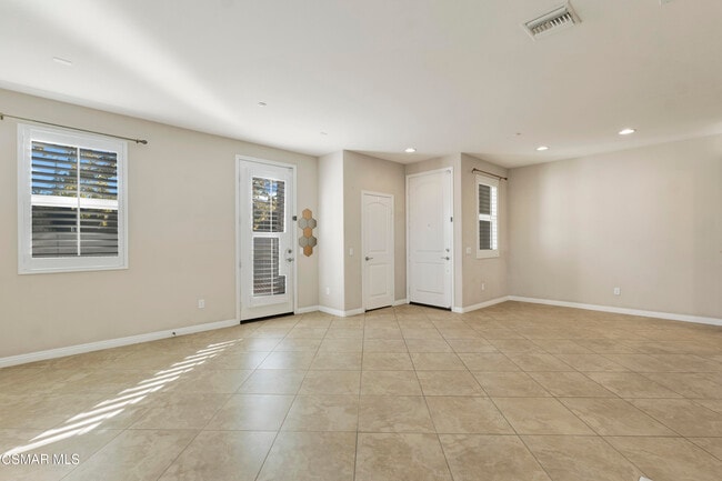 Building Photo - 1521 Silver Shadow Dr