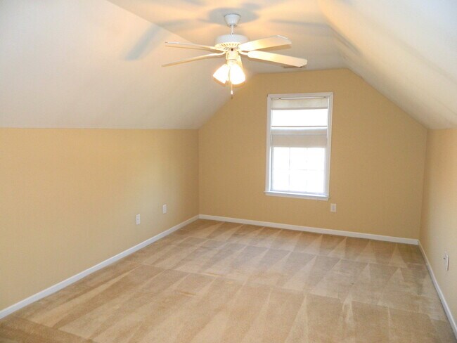 Building Photo - 1101 Brighton Dr