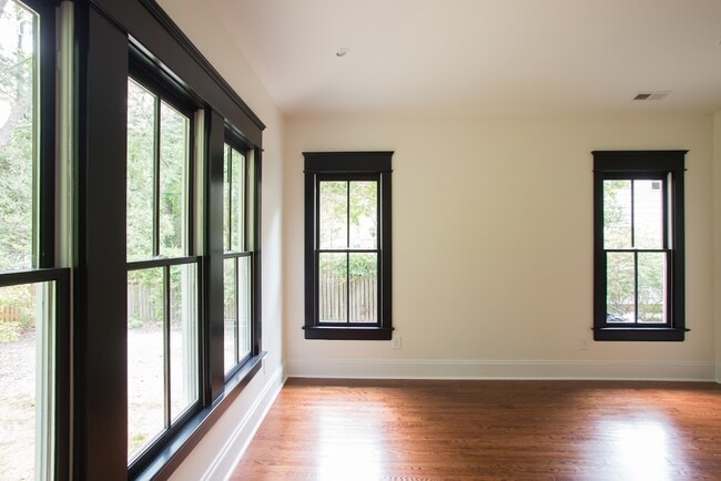 Building Photo - 2018 Englewood Ave