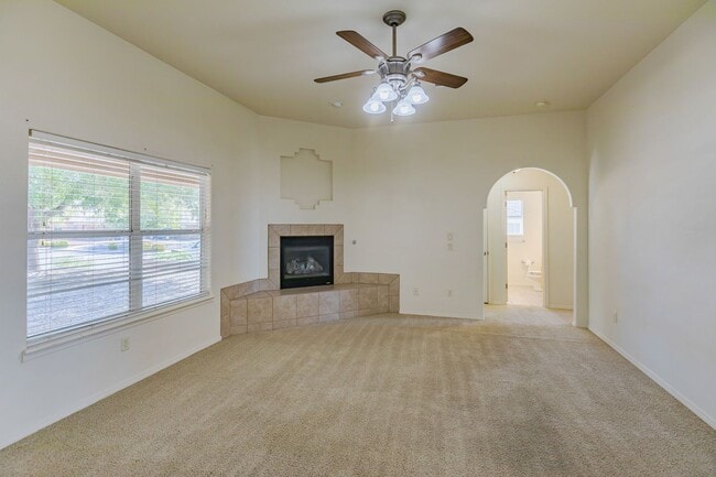 Building Photo - Beautiful Home W/Solar Panels