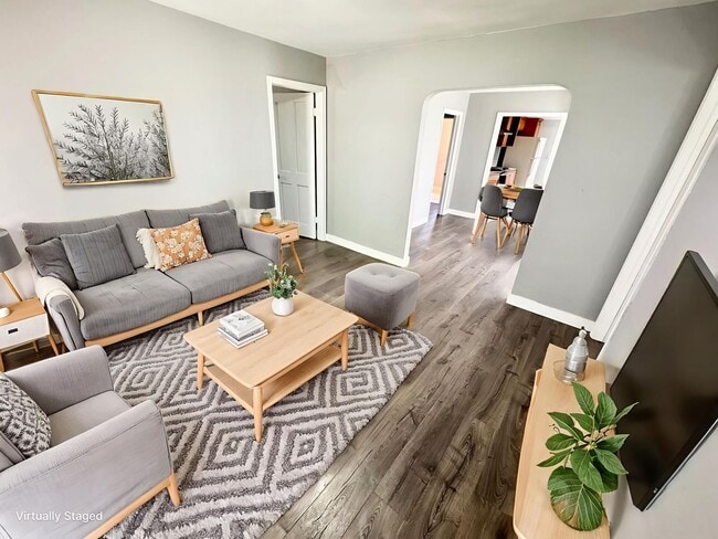 Primary Photo - 2 bed 2 bath Single family home with a big...