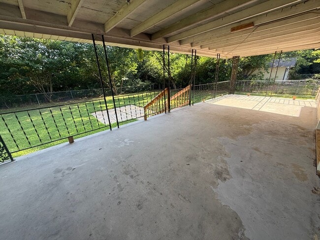 Building Photo - $2000 MOVE-IN SPECIAL