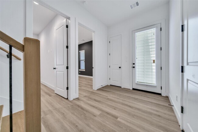 Building Photo - 1506 Ryon St