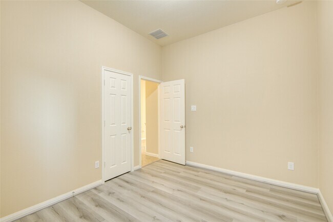 Building Photo - 26322 Creston Cliff Ct