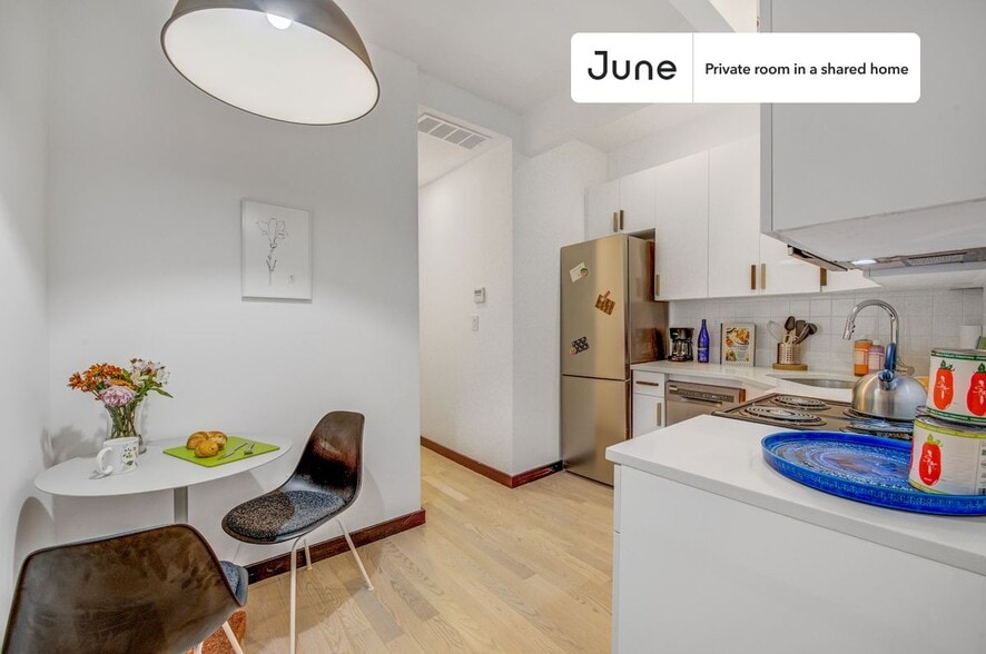 Building Photo - Chic ROOM at The Maison Suydam