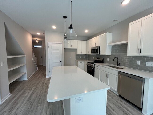 Building Photo - 8409 Paramount Point