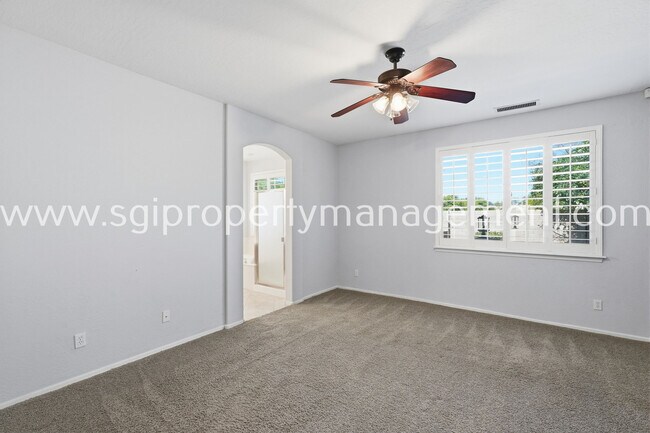 Building Photo - 12442 N 82nd Ln