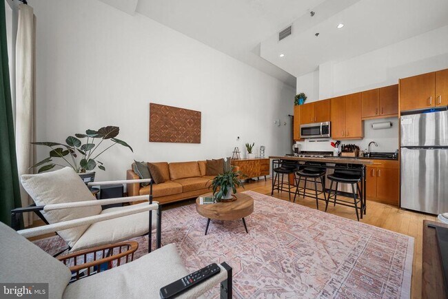 Building Photo - 675 E St NW