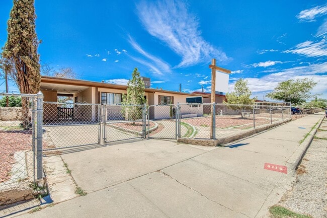Building Photo - Beautiful 3 bed-1 bath house