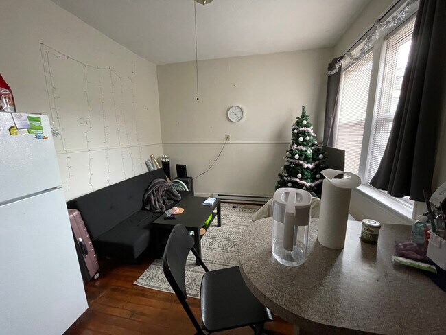 Building Photo - 883 Huntington Ave