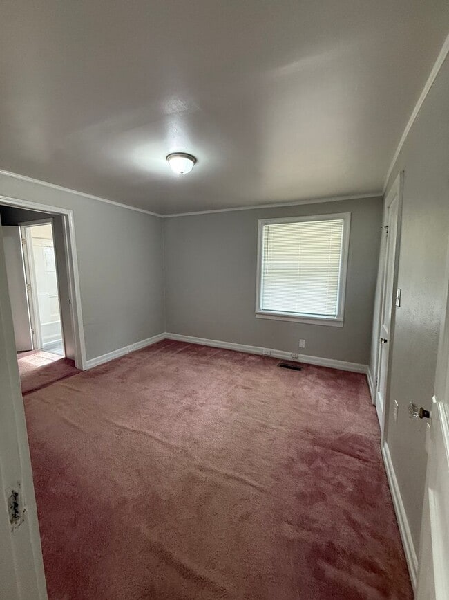 Building Photo - FIRST FULL MONTH RENT FREE