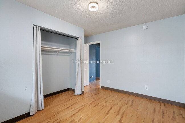 Building Photo - Updated 2 BD | 1 BA in King Arthur Court A...