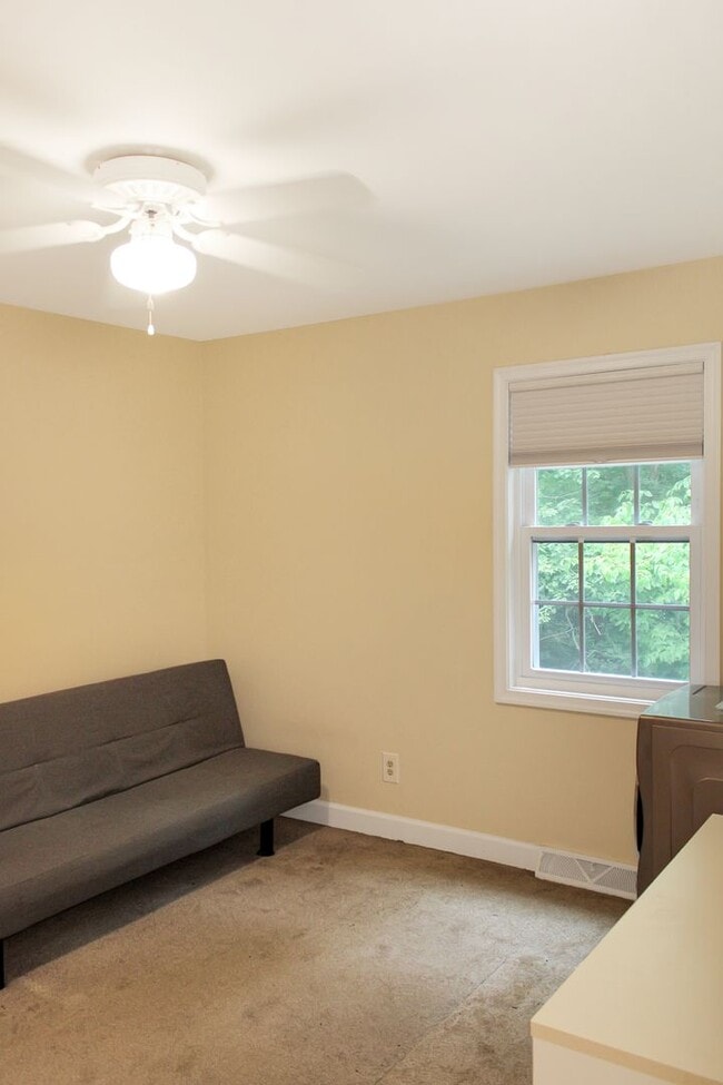 Building Photo - Furnished 2-bedroom / 1-bath