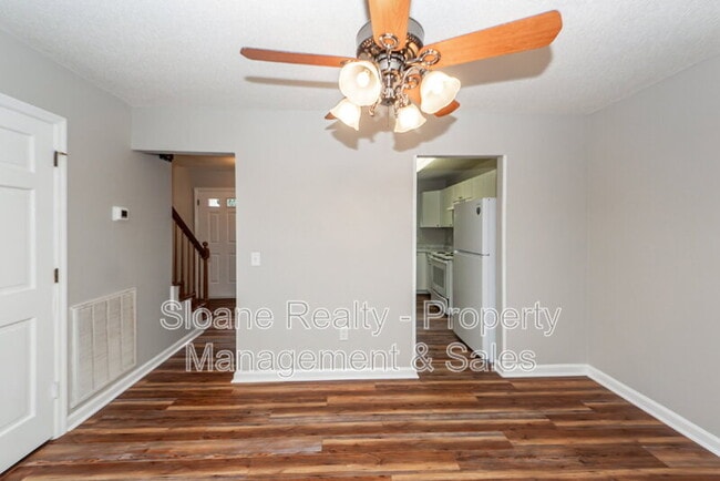 Building Photo - 854 Colony Dr
