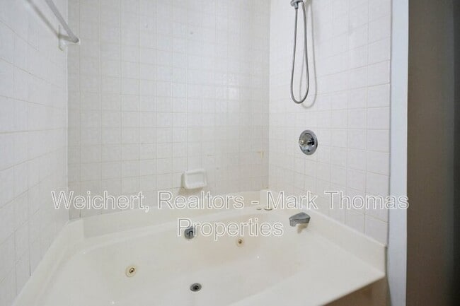 Building Photo - 425 Summerwalk Cir