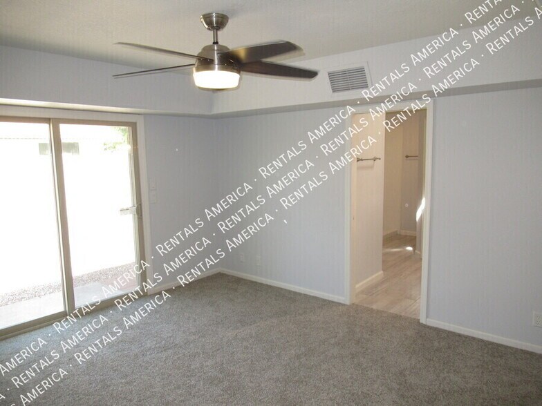 Building Photo - 380 E Barbarita Ave
