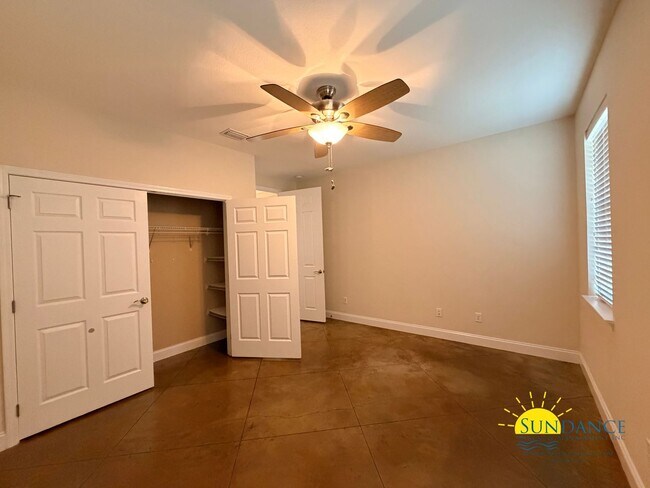 Building Photo - 249 Beachview Dr NE