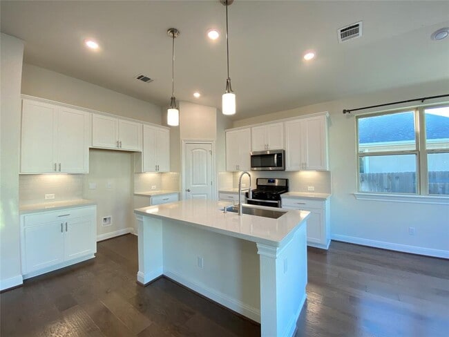 Building Photo - 1405 Vista View Dr