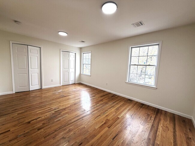 Building Photo - 325 Arlington Ave