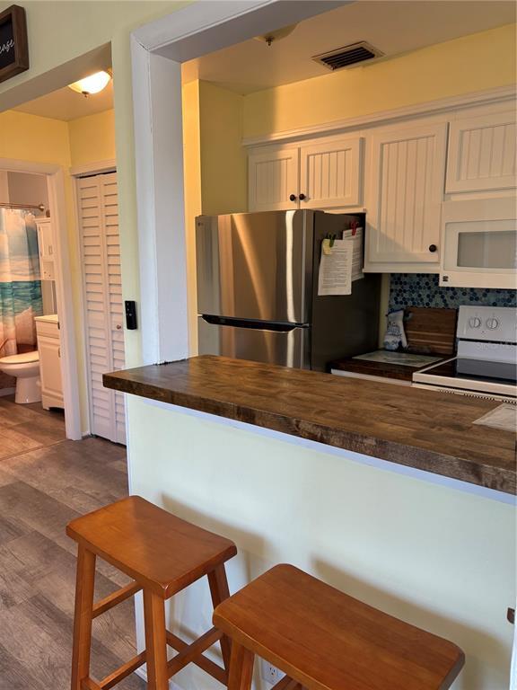 Building Photo - 14531 Walsingham Rd