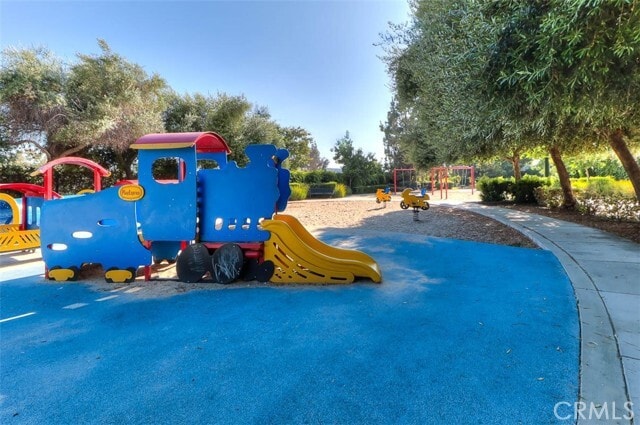 Building Photo - 754 W 1st St