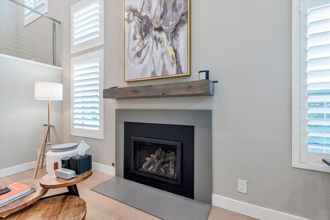 Building Photo - Hamilton Place Townhome