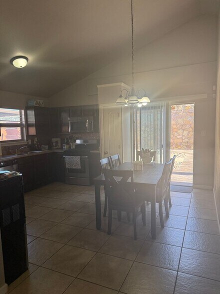 Building Photo - 4644 Beacham St