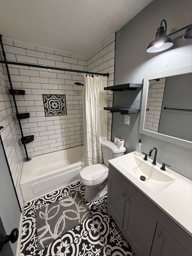 Building Photo - PRE LEASING for fall 2026! 4/2 by LCU!