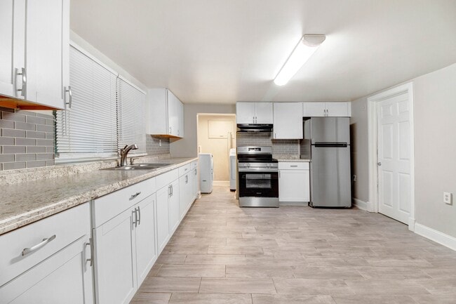 Building Photo - 105 Pineland Cir
