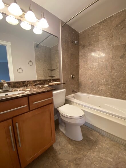 Building Photo - 2020 N Lincoln Park W