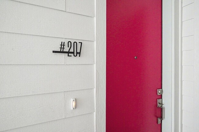 Building Photo - 2217 N Fitzhugh Ave