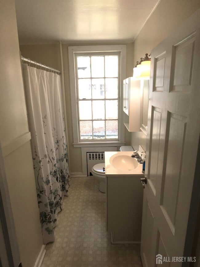 Building Photo - 68 W Cliff St